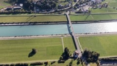 Beim Grenzübergang Montlingen hatte der Drogenraser versucht, die Grenze zu passieren – diese war aber abgesperrt. (Bild: Herbert Heim)