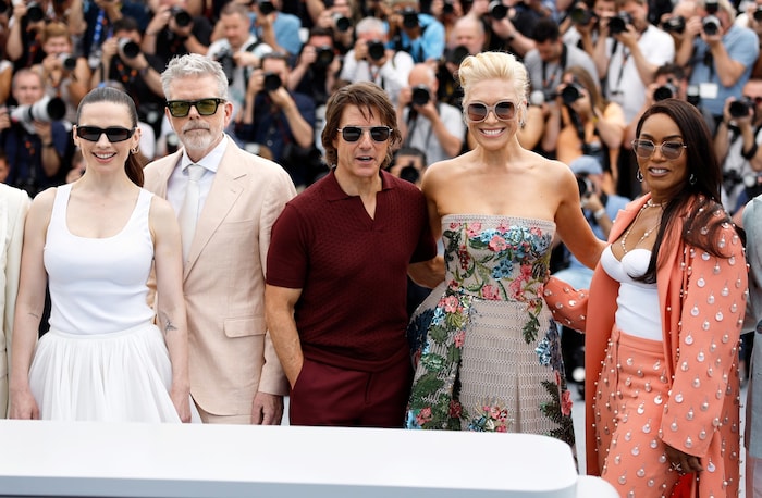Hayley Atwell, Christopher McQuarrie, Tom Cruise, Hannah Waddingham und Angela Basset