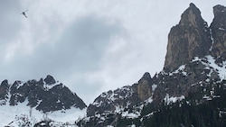 Die Behörden gehen von einem Ankerfehler während des Abstiegs der Bergsteiger als Ursache des Unfalls aus. (Bild: AP/AP ( via APA) Austria Presse Agentur)