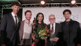 Wolfgang Puck mit Ehefrau und seinen Söhnen beim „Goldenen Werzer Award 2025“ (Bild: krone.tv)