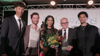 Wolfgang Puck mit Ehefrau und seinen Söhnen beim „Goldenen Werzer Award 2025“ (Bild: krone.tv)