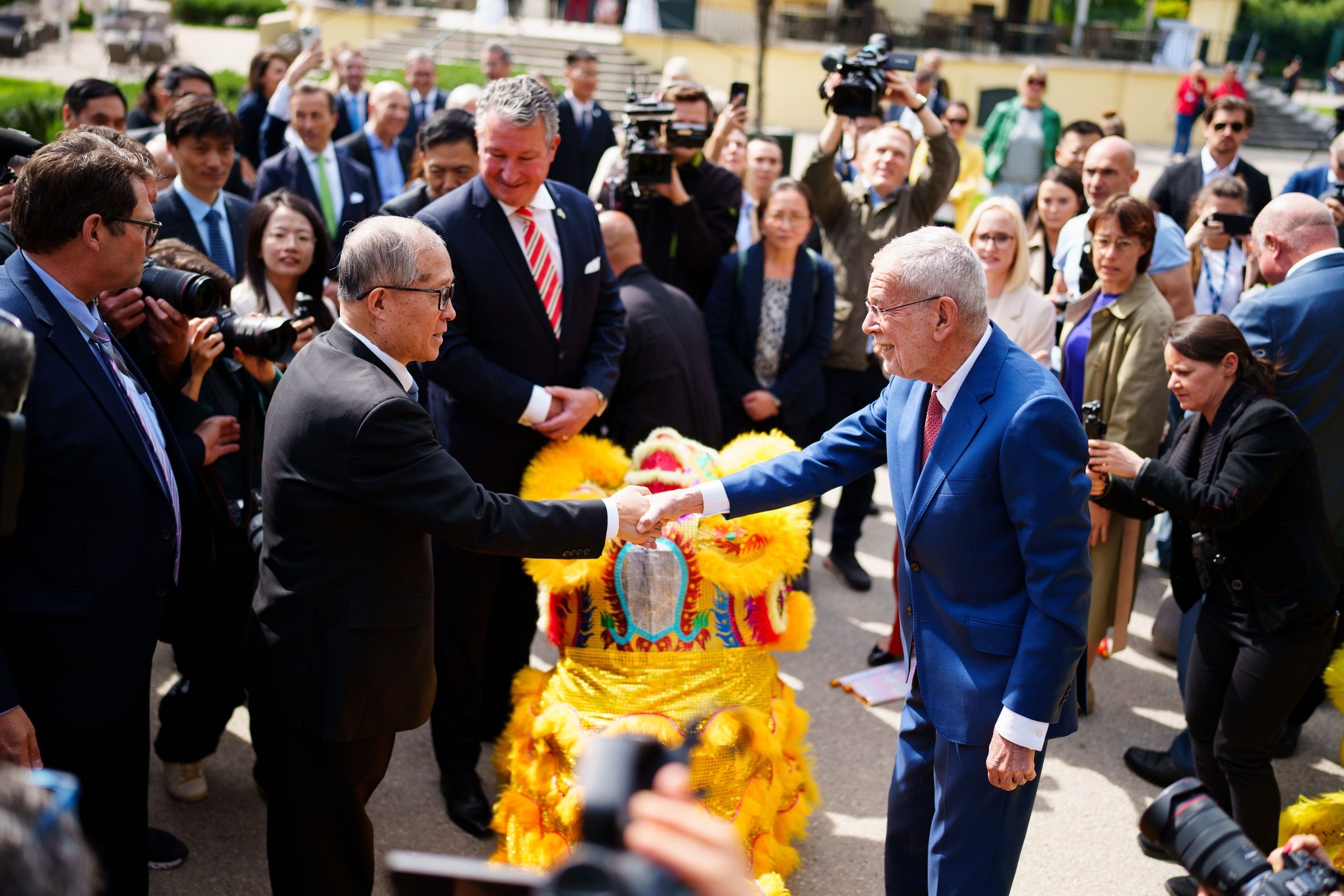 Bundespräsident Alexander Van der Bellen und Li Hongzhong, Vizepräsident des Nationalen ...