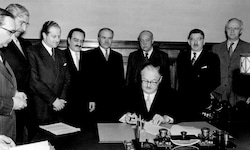 Hier wird das Moskauer Memorandum unterschrieben.