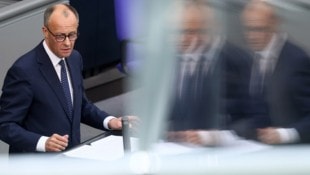 Der deutsche Bundeskanzler Friedrich Merz (Bild: EPA/HANNIBAL HANSCHKE)