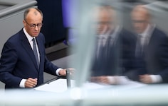 Der deutsche Bundeskanzler Friedrich Merz (Bild: EPA/HANNIBAL HANSCHKE)
