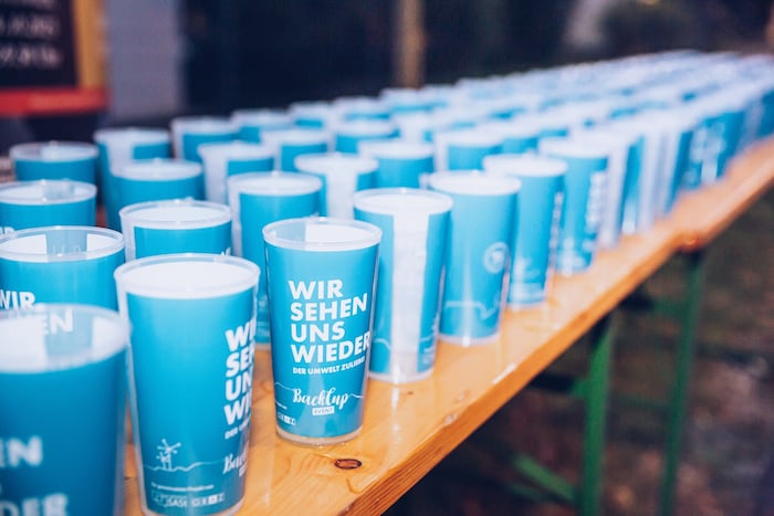 An den vier Labestationen gibt es heuer Mehrwegbecher.