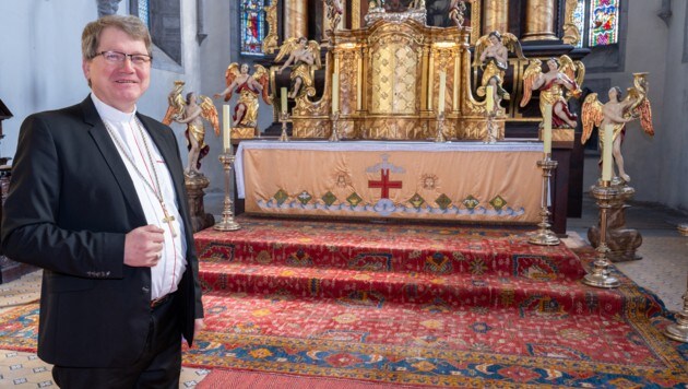 Propst Leszek Zagorowski in der Bartholomäus-Kirche. (Bild: Arbeiter Dieter)