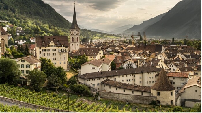 Die Altstadt von Chur ist nicht nur sehenswert, sondern auch überaus spektakulär gelegen und voller Leben.