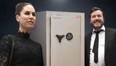 Ehepaar Benko: Aufregung um einen Tresor im Tiroler Ort Pfunds (Bild: Krone KREATIV/APA/picturedesk.com/Hans Klaus Techt, zVg., stock.adobe.com)