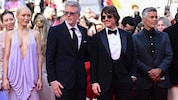 Tom Cruise mit seinem Team bei der „Mission: Impossible“-Premiere in Cannes. (Bild: AFP/MIGUEL MEDINA)