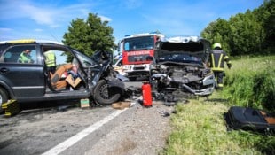 An beiden Fahrzeugen entstand Totalschaden (Bild: Matthias Lauber/laumat.at)