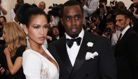 Die schrecklichen Szenen aus dem Hotelflur, in denen „Diddy“ auf seine Ex-Freundin Cassie Ventura einprügelt, gingen im letzten Jahr um die Welt. Um das Gewaltvideo ursprünglich vor der Öffentlichkeit geheim zu halten, bestach Sean Combs einen Hotelmitarbeiter, wie im Prozess herauskam. (Bild: AP/Photo by Charles Sykes/Invision/AP, File)