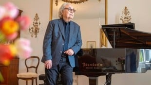 Sylvester Levay in seiner Wohnung in Schloss Schönbrunn (Bild: Urbantschitsch Mario)