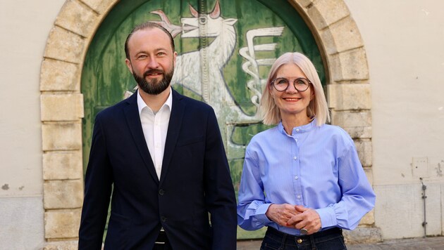 SPÖ-Parteichef Max Lercher mit Bundesrätin Gabriele Kolar im Landhaushof.