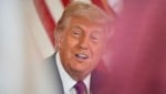 Trump verteidigt nun, dass Putin nicht nach Istanbul gereist ist. (Bild: AP/Alex Brandon)