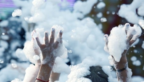 Im dichten Schaumbad einer „Sex-Positive-Party“ im traditionsreichen Kaiserbründl soll es zu dem sexuellen Übergriff gekommen sein (Symbolbild). (Bild: photosaint - stock.adobe.com)
