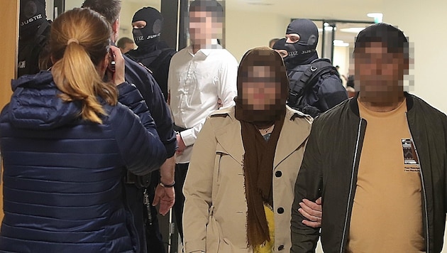 Im weißen Hemd wurde Luca K. – ein beschuldigter Helfer des Swift-Attentäters – im Mai im Wiener Landl vorgeführt. Allerdings wegen eines anderen Delikts.
