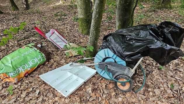 Der Unrat wurde einfach im Wald abgelegt.
