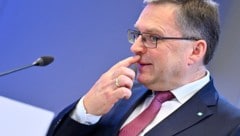 Auf ÖVP-Klubchef August Wöginger kommt juristisches Ungemach zu. (Bild: APA/HANS KLAUS TECHT)