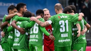 Die Lustenauer Austria schwört sich ein. (Bild: GEPA)