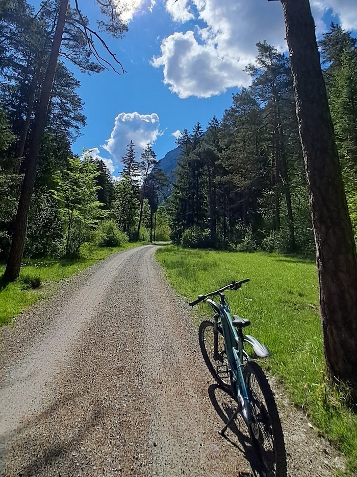 Mit dem Rad Richtung Dalaas.