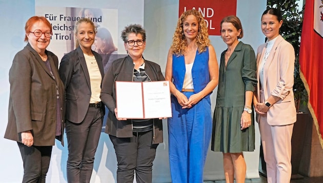 Bader (Mitte) mit den Jurymitgliedern Hochleitner, Laske, Pawlata, Punz-Praxmarer, Steiner. 
