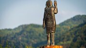 Melanie-Trump-Statuen haben in Slowenien nur eine kurze Lebensdauer: Eine wurde von Vandalen verbrannt, eine zweite gestohlen. (Bild: AFP/JURE MAKOVEC)
