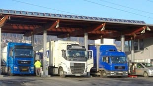 Die Billig-Tankstelle in Fritzens lockt Transit-Lkw an (Bild: zVg, Krone KREATIV)