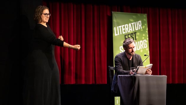 Die Festival-Eröffnung wurde in Gebärdensprache live vor Ort übersetzt.