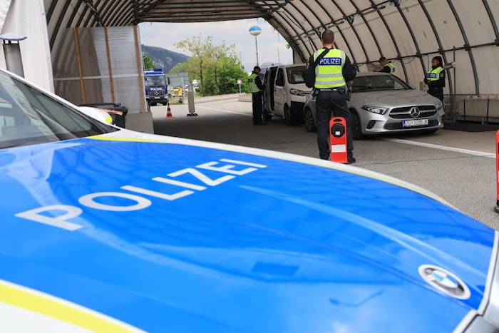 Die deutsche Polizei zeigt jetzt deutlich mehr Präsenz an der Grenze bei Kufstein.