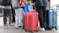 Etliche Reisende in Innsbruck mussten sich am Donnerstag gedulden (Symbolbild)  (Bild: Birbaumer Christof)