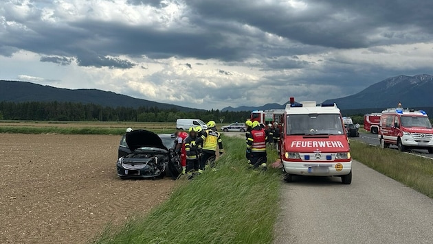 Das Auto der 45-Jährigen wurde in den Acker geschleudert.