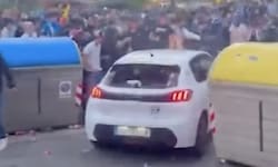 In Barcelona fuhr am Donnerstagabend ein Auto in eine Menschenmenge, die Polizei geht von einem ...