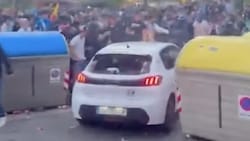 In Barcelona fuhr am Donnerstagabend ein Auto in eine Menschenmenge, die Polizei geht von einem Unfall aus. (Bild: Screenshot/X.com)