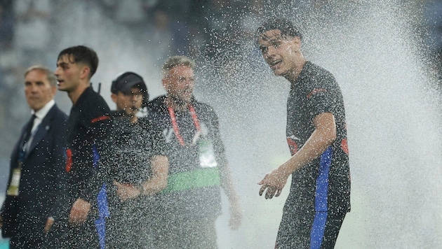 Beim Stadtrivalen hatten nicht alle Verständnis, dass die Barca-Kicker ihren Titel vor Ort und Stelle feierten. 