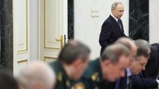 Russische Propagandakanäle hätten schon ein Memo erhalten. (Bild: AP/Alexander Kazakov)