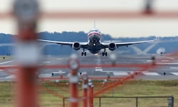 Etwa zwei Minuten lang konnten die Pilotinnen und Piloten nicht mit den Lotsinnen und Lotsen ...