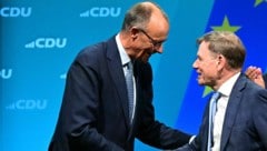 Merz mit Außenminister Wadephul (Bild: AFP/TOBIAS SCHWARZ)