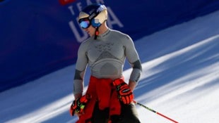 Im Zuge eines Sicherheitsmaßnahmenpakets einigte man sich auch auf das Verbot der umstrittenen Carbon-Schienbein-Einlagen, die zuletzt auch von einigen Stars wie Marco Odermatt verwendet worden waren. (Bild: GEPA)