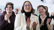 (v.l.) ÖH-Vorsitzende Nina Mathies (VSStÖ), Spitzenkandidatin Selina Wienerroither (VSStÖ) und Bundesvorsitzende Miriam Amann (VSStÖ) (Bild: APA/TOBIAS STEINMAURER)
