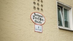 So sahen die Straßenschilder kurzzeitig aus (Bild: zVg)