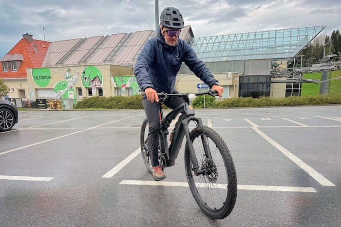 Die „Radkrone“ beim Testen des Porsche-E-Bikes in der Schöckl Trail Area. 