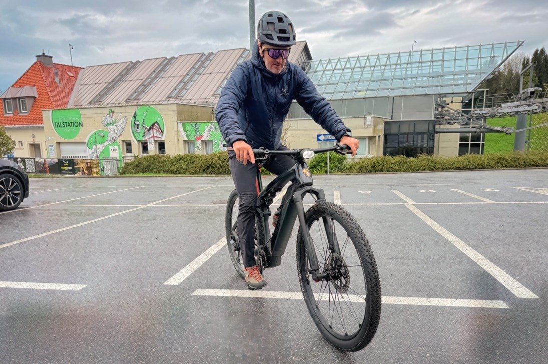 Die „Radkrone“ beim Testen des Porsche-E-Bikes in der Schöckl Trail Area. 