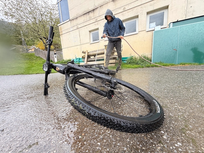 Nach dem Testtritt müssen die Spuren beseitigt werden. 