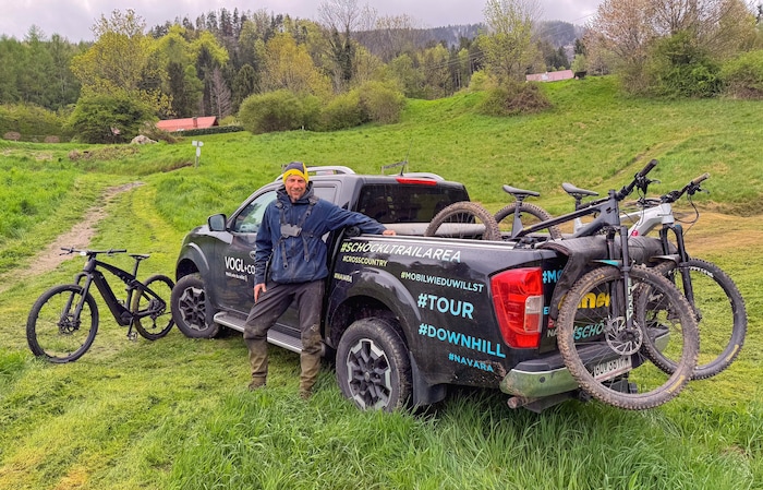 Ex-Bikeprofi Michi Gölles ist heute der Betriebsleiter der Schöckl Trail Area und pflegt die Singletrails und Lines.Der Schöckl gilt als „Grazer Hausberg“ und ist mit seiner Trail Area ein Highlight der österreichischen Mountainbike-Szene.