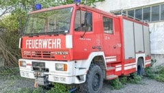 Der Rufpreis für dieses nicht fahrbereite Feuerwehrfahrzeug lag bei 4200 Euro. (Bild: aurena.at)