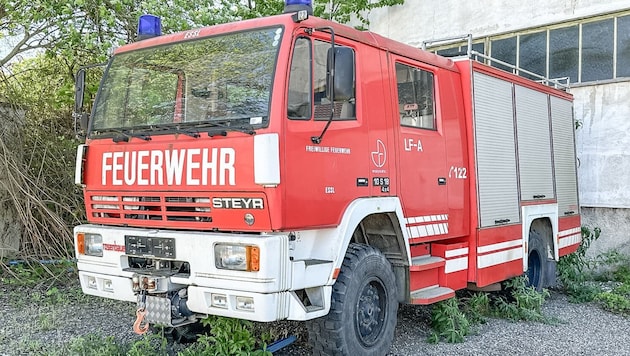 Der Rufpreis für dieses nicht fahrbereite Feuerwehrfahrzeug lag bei 4200 Euro.