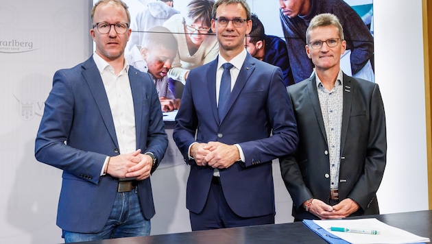 „Der Vorarlberg Kodex kommt ab 1. Juni“, verkündeten Landesrat Christian Gantner und Landeshauptmann Markus Wallner im Beisein von Bernd Klisch, Bereichsleiter Flüchtlingswesen der Caritas Vorarlberg, bereits am 10. Mai 2024. Doch vor Herbst 2025 wird sich nichts tun.  