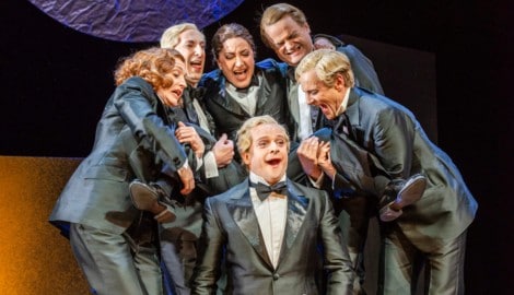 Köstlich eingespielt: Silvia Meisterle, Markus Kofler, Susa Meyer, Roman Schmelzer, Martin Niedermair und Claudius von Stolzmann. (Bild: Mag. Rita Newman)
