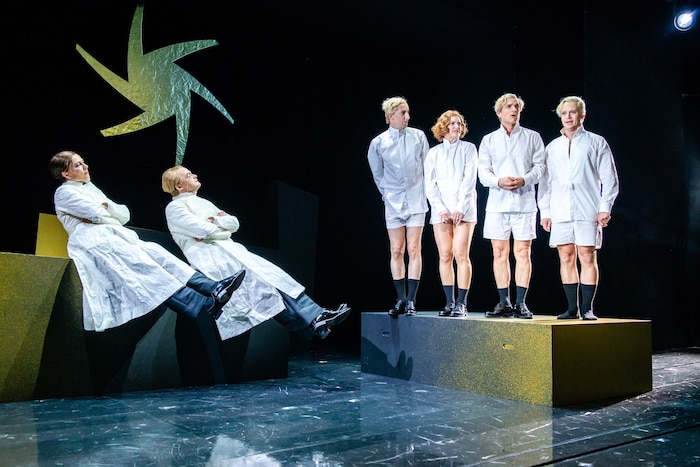 Felix Krull mal sechs: Susa Meyer, Roman Schmelzer, Markus Kofler, Silvia Meisterle, Martin Niedermair und Claudius von Stolzmann